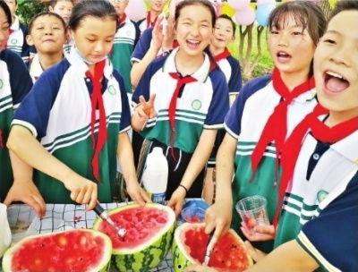 校园打架吃瓜,一场打架事件背后的“吃瓜”众生相