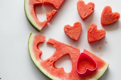 威风吃瓜不吐籽,尽享籽香四溢的夏日时光